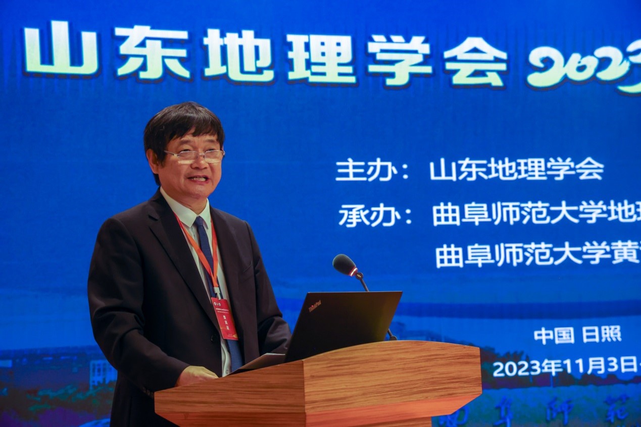 曲阜师范大学地理与旅游学院院长张全景教授主持开幕式.jpg