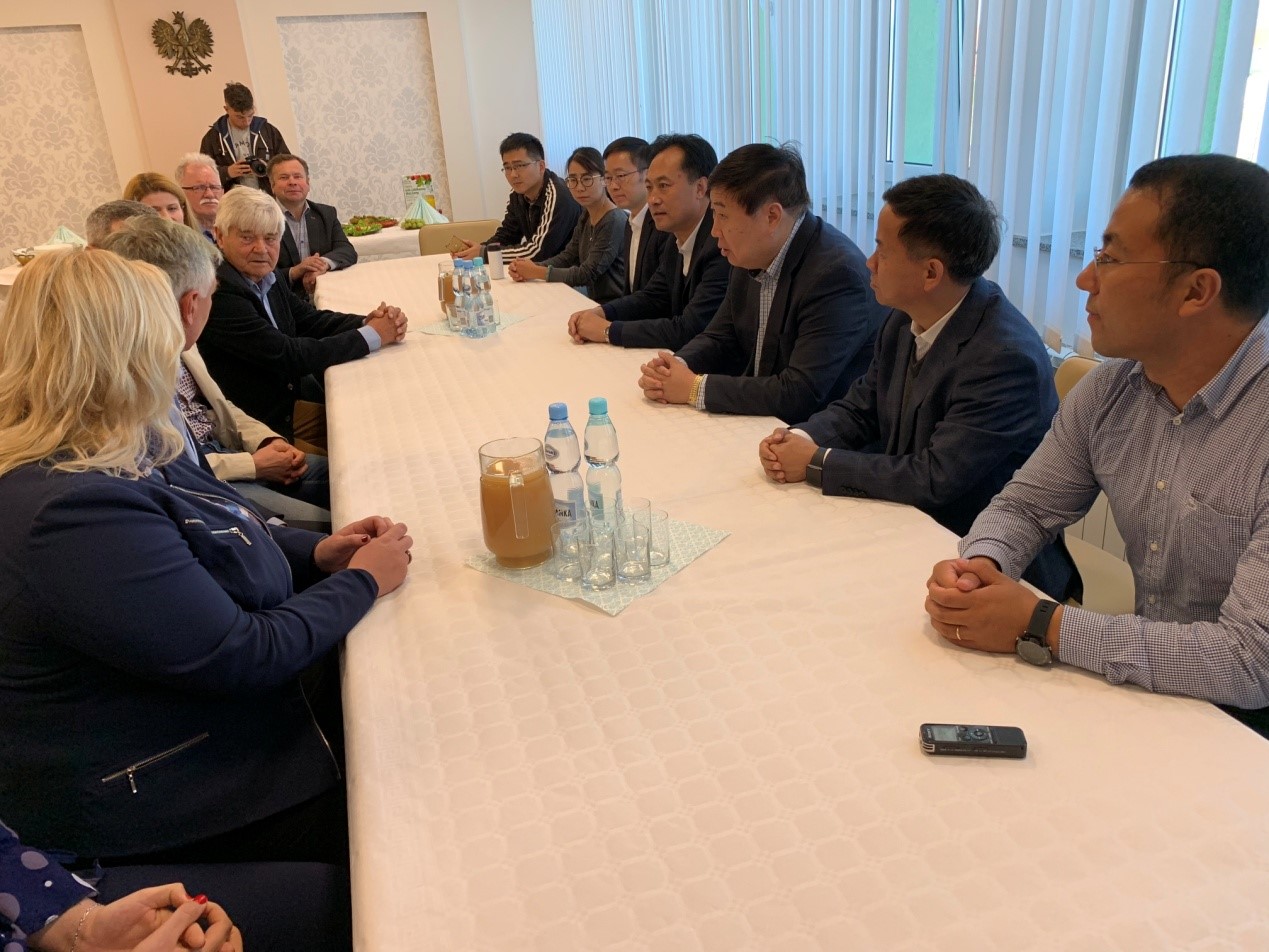 代表团与Promna市政府工作人员进行交流.jpg