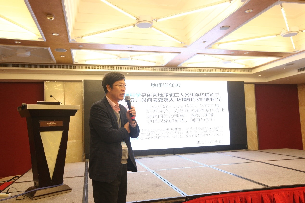 陈发虎院士做大会特邀主旨报告.jpg