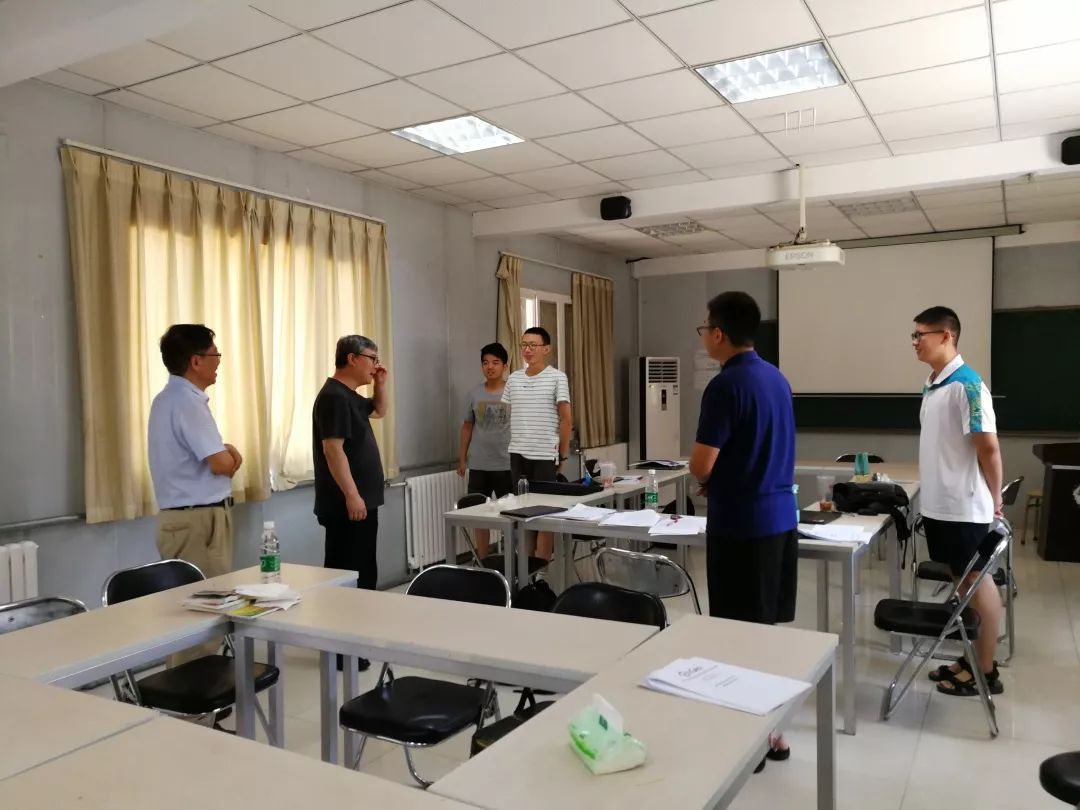张国友副理事长看望集训同学.jpg