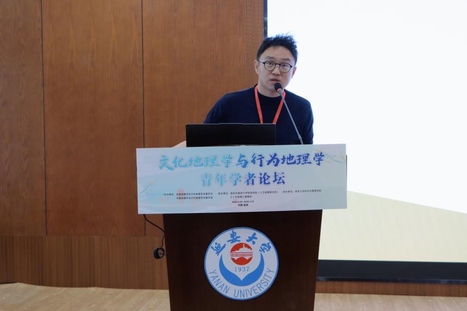 香港大学钱俊希副教授做学术报告.jpg